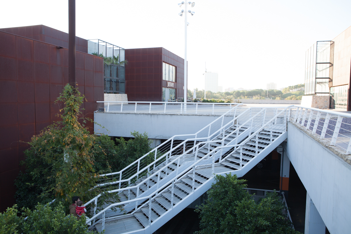 Edificio con escaleras del Bioparc