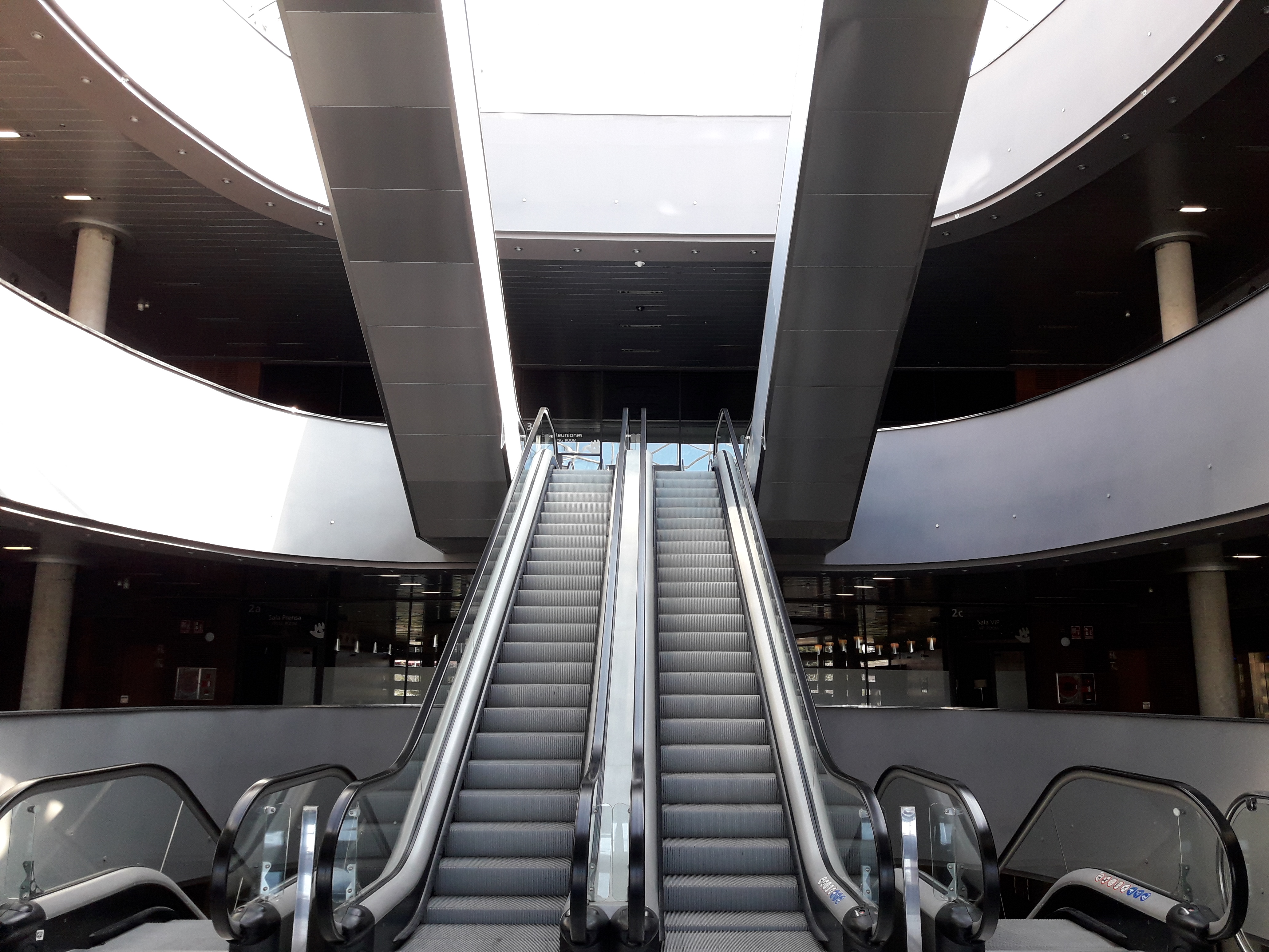 Escaleras automáticas interiores de Feria Valencia