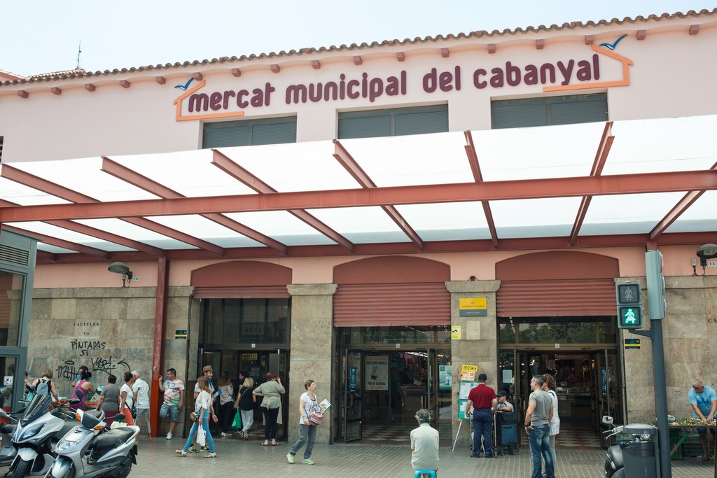 Entrada principal del mercado de El Cabañal