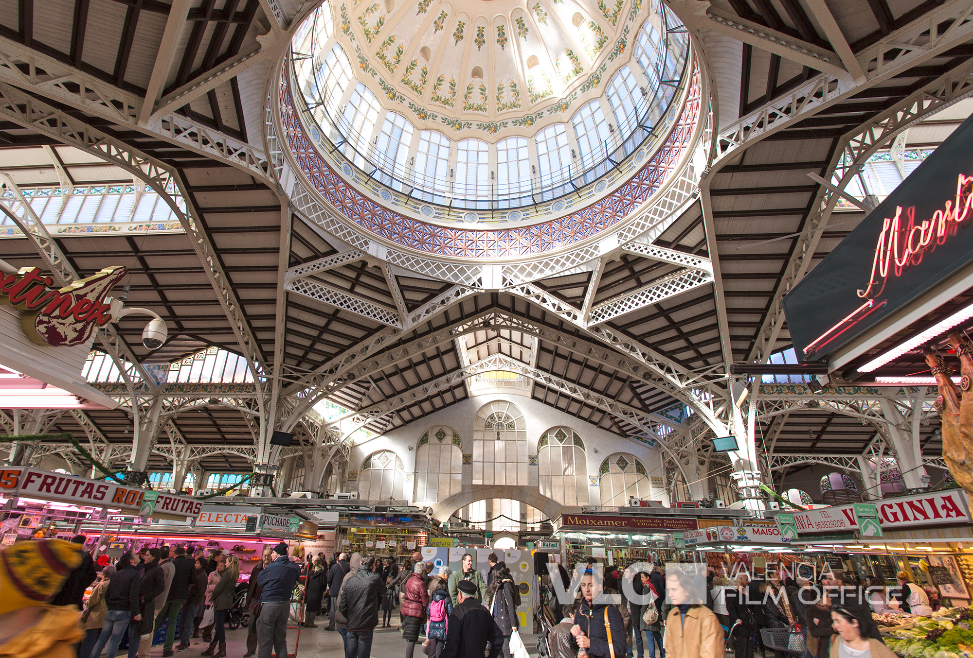 Vista interior y parte de la bóveda del Mercado Central