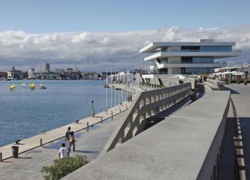 Edificio Veles e Vents de La Marina